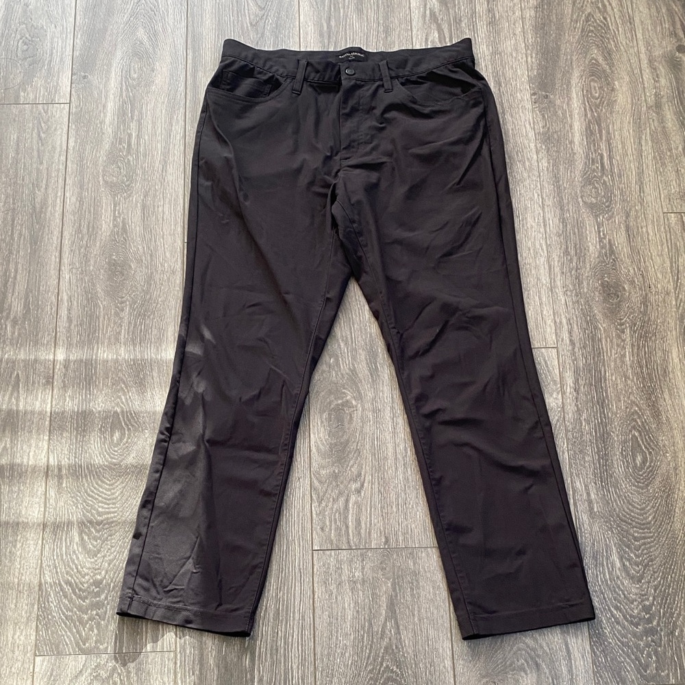 Banana Republic - Men’s Slim Fit Athletic Chinos in Dark Grey - Size 33x30